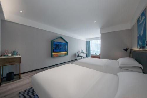Deluxe Twin Room image 4