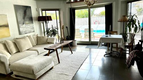 Unikt boende i egen del av hus nara stad och strand in Ystad