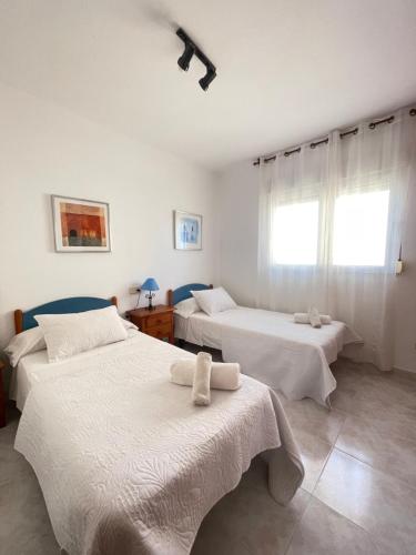 Apartamentos Copacabana Playa - image 14