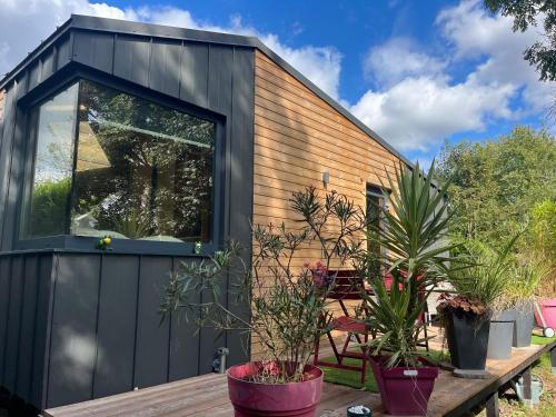 . Tiny House indépendante tout confort full équipement adult only-seulement