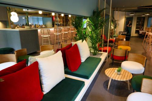 Pub/Lounge, Hotel Gat Point Charlie near Sony Center