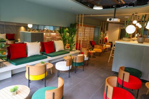 Pub/Lounge, Hotel Gat Point Charlie near Sony Center