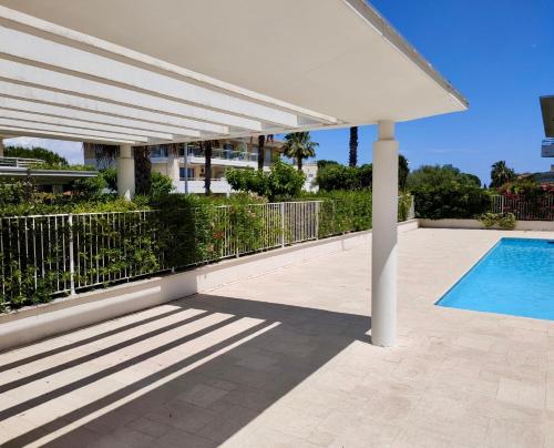 Swimming pool, A13 Staywizus -1 BDR Garden floor Fontonne - AC, Pool & Parking in Les Breguieres