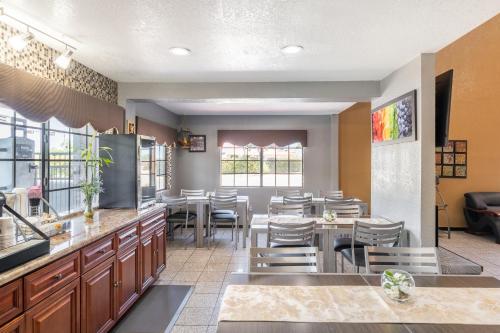 Ételek és italok, Super 8 By Wyndham San Antonio/Riverwalk Area in San Antonio Nemzetközi Repülőtér