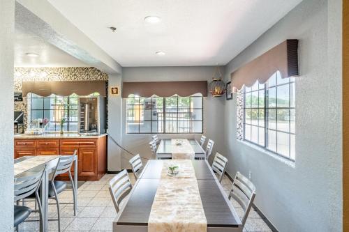 Ételek és italok, Super 8 By Wyndham San Antonio/Riverwalk Area in San Antonio Nemzetközi Repülőtér