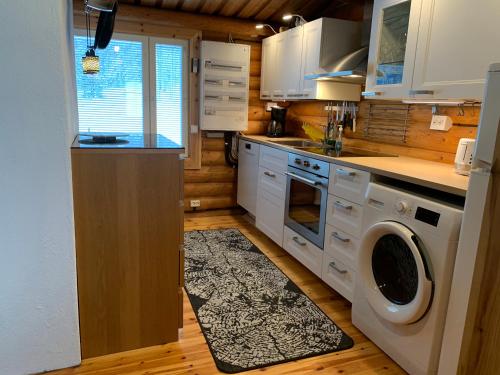 Kaupinmaja, Yllas, Akaslompolo, Lapland - Log Cabin with Lake and Fell Scenery in Kaupinjärvi