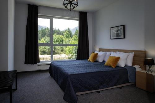 One-Bedroom Apartment image 7