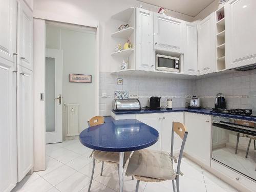 Apartment with Sea View image 4
