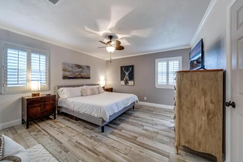 Charming Pet Friendly 4 BDRM Home Mins To Main ST and Wineries in Fredericksburg, USA