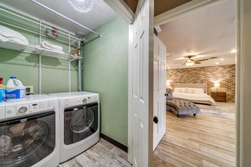 Charming Pet Friendly 4 BDRM Home Mins To Main ST and Wineries in Fredericksburg, USA