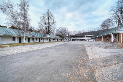 Colonial Motel and Spa