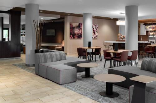 Courtyard by Marriott Raleigh North/Triangle Town Center in Raleigh, USA