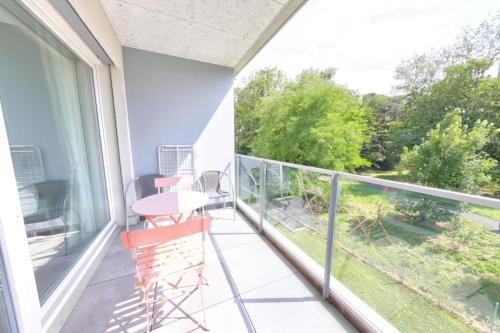 ระเบียง/ชานเรือน, Relax and Recharge By The Lake! Modern Morges Apartments, AP26 in มอร์เฒ