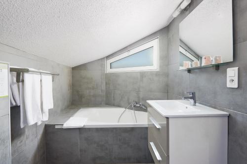 Hôtel Triton Room Type - Superior Double Room with Terrace