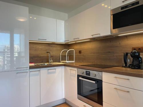 SAG 28 floor Panrama city free parking free wifi, Bratislava (foto 9)
