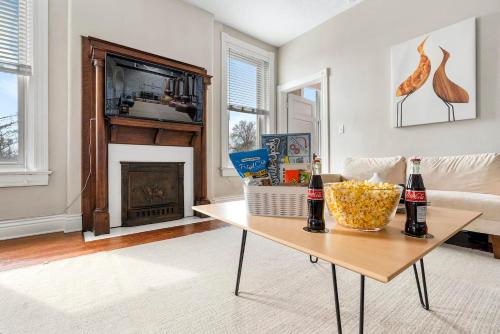 KING Sleep8 4Bed 2BR 2 BA Swepson Hideaway in Louisville, USA