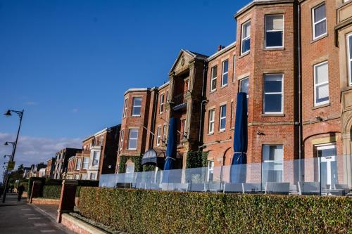 Clifton Arms Hotel - main image