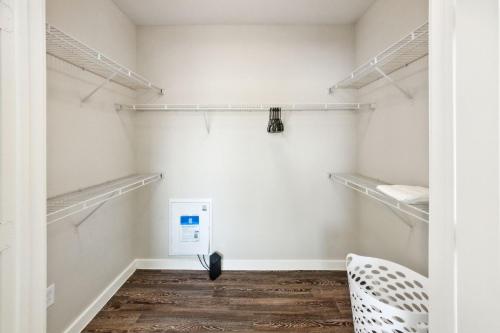 C Creek 4316 I New Construction 2bd Apt I Gated in Houston, USA
