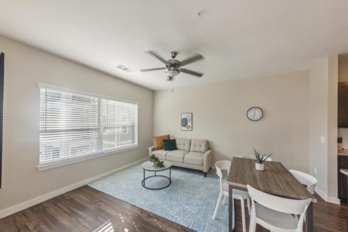 C Creek 9206i New Construction 1bd Apt I Gated in Houston, USA