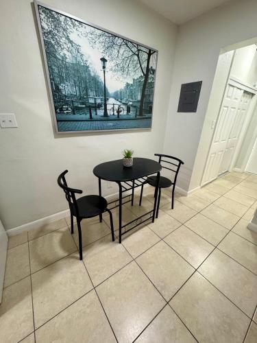 Apartment in Hollywood close to beach & shops 101 in Hollywood, USA