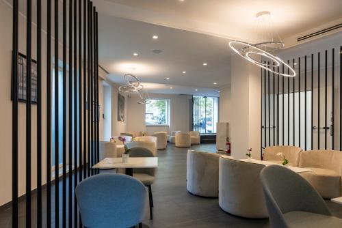 J Maluni City Hotel in Policlinico