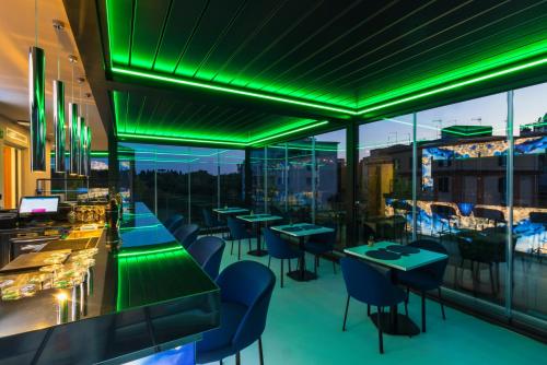J Maluni City Hotel in Policlinico