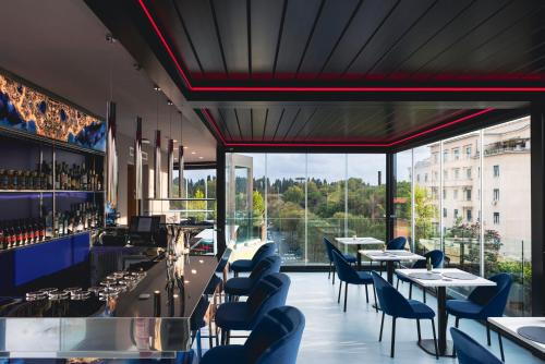 J Maluni City Hotel in Policlinico