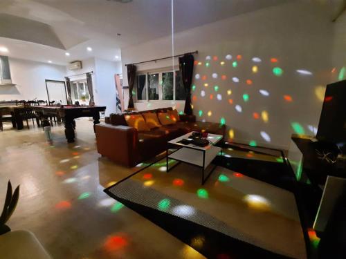 The Pool House Pattaya บ้านเดอะพูลเฮาส์พัทยา in Nong Pla Lai