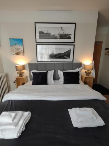 Snorri's Guesthouse - image 2