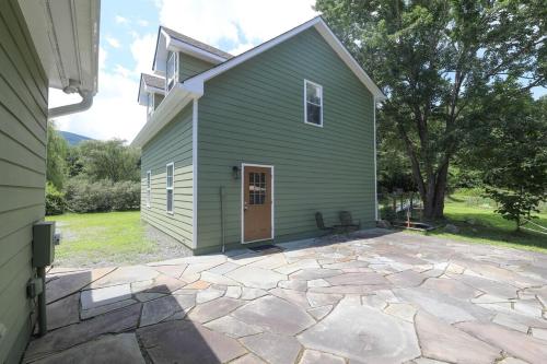 The Cottage and Loft at Blue Rivers - image 13