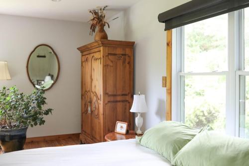 The Cottage and Loft at Blue Rivers - image 2
