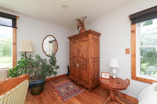 The Cottage and Loft at Blue Rivers - image 12