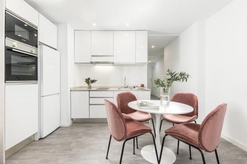 One-Bedroom Apartment image 6