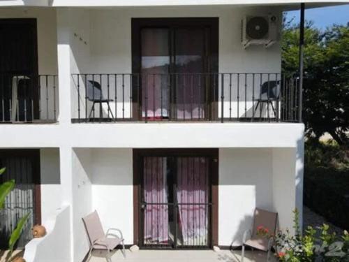 2-BD Unit with Pool 2 Blocks from Beach, Coco (photo 9)