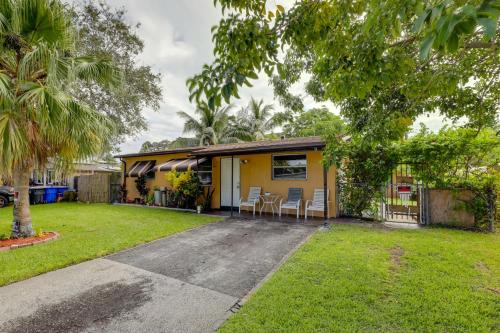 Pet-Friendly Fort Lauderdale Home 8 Mi to Beach! in ทามารัก (FL)
