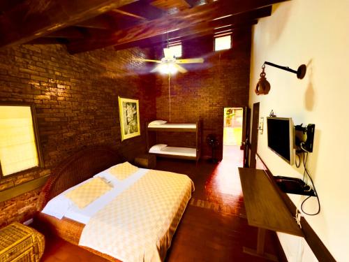1 double bed, 1 twin bed