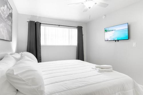 Charming Two Bedroom Sleeps 6! Close To Strip!
