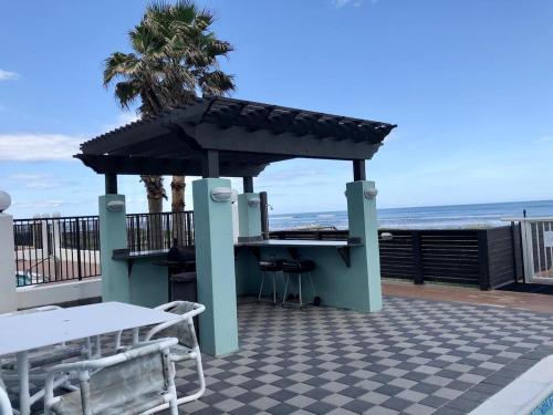 Beachfront 3 Bedroom Condo - image 7