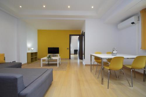 Cozy and comfy apartment in Piramide metro stop, Рим