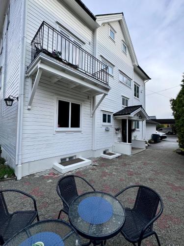 Villa Utsikten Kirketaket in 翁達爾斯內斯
