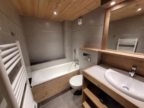 Superbe T3 + cabine au centre des Gets, proche pistes, 7 pers, 4⭐, Wifi, équipements complets - FR-1-598-83, Les Gets (foto 9)