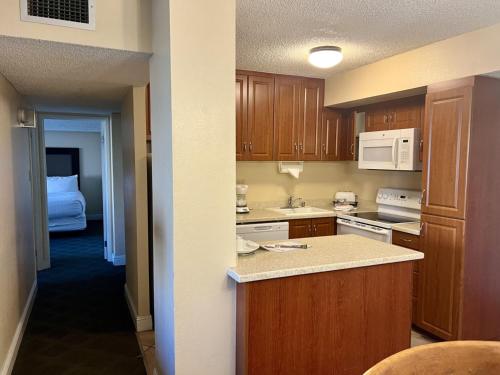 Jockey Resort Suites Center Strip - image 10