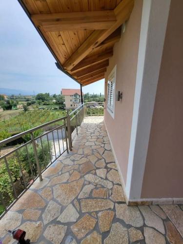 Villa Xhovi 2 in Ishull Lezhë