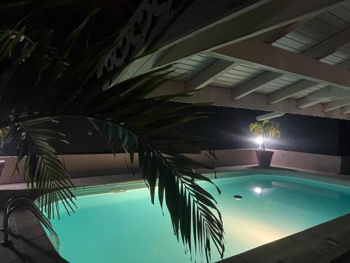 Плувен басейн, La Villa Mussanda avec piscine in Baie-Mahault