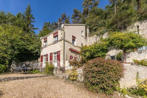 Le Clos de la Cisse - Maison semi-troglodyte gîte à louer Nazelles-Negron
