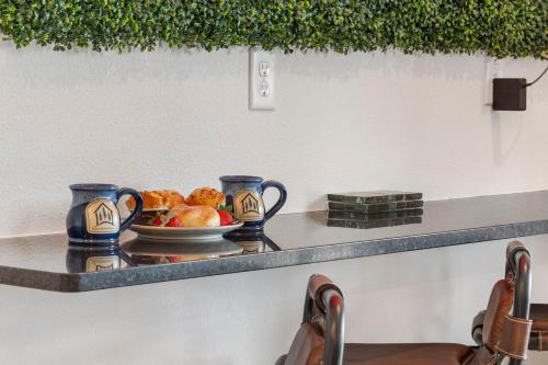 Amazing Views of Table Rock, Pvt Hot Tub, Theatre Room, Free Daily Tickets to Branson Attractions!