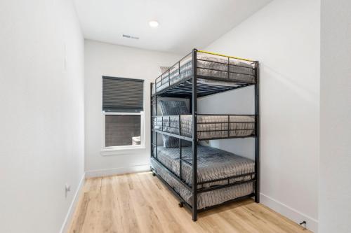 Amazing Views of Table Rock, Pvt Hot Tub, Theatre Room, Free Daily Tickets to Branson Attractions!