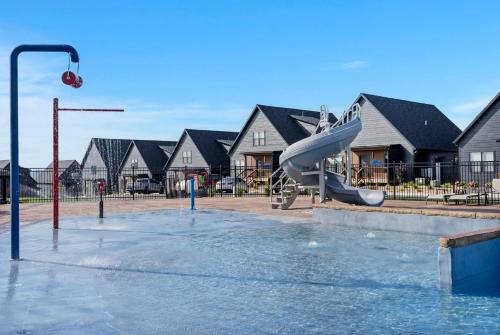 Amazing Views of Table Rock, Pvt Hot Tub, Theatre Room, Free Daily Tickets to Branson Attractions!