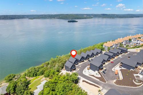 Amazing Views of Table Rock, Pvt Hot Tub, Theatre Room, Free Daily Tickets to Branson Attractions!