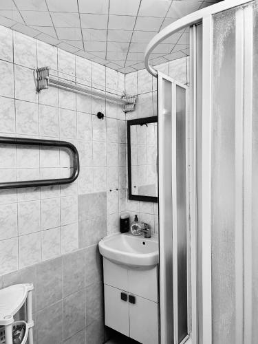 Apartment near train station and close to city center - image 13
